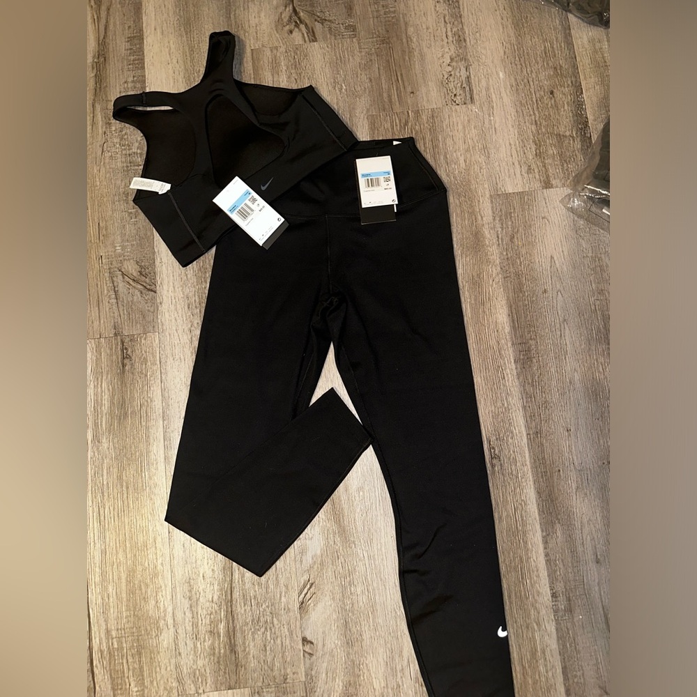 Black Nike Yoga Set with Sports Bra & Capri leggings Size Medium